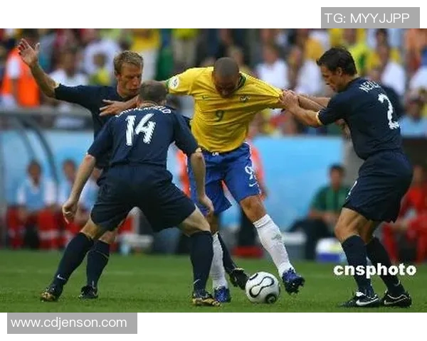 当今足坛最强巨星领衔时代巅峰之战点燃全球绿茵激情